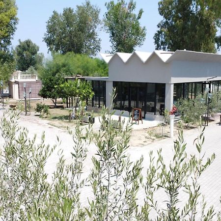 Kavalona Park Hotel Vlore Bagian luar foto
