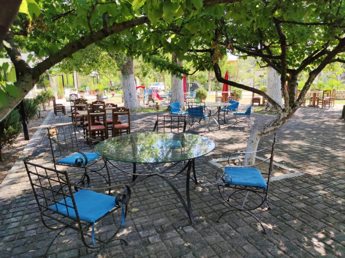 Kavalona Park Hotel Vlore Bagian luar foto
