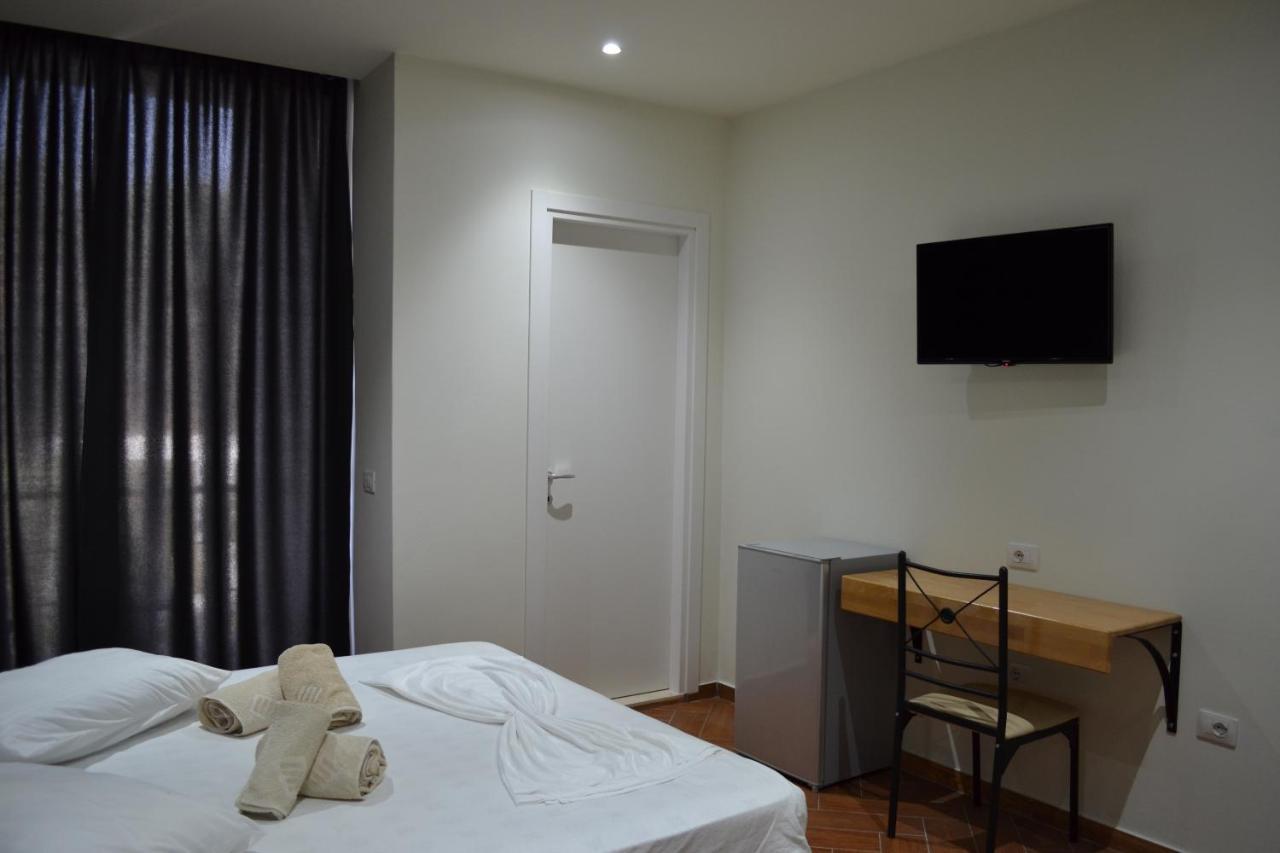 Kavalona Park Hotel Vlore Bagian luar foto