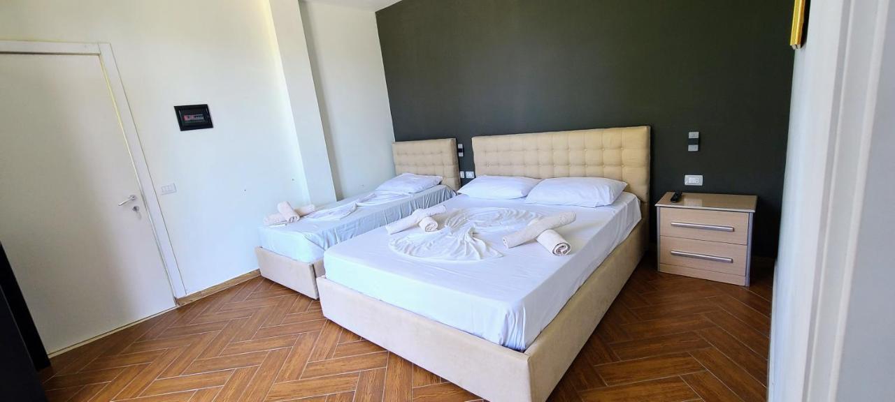 Kavalona Park Hotel Vlore Bagian luar foto