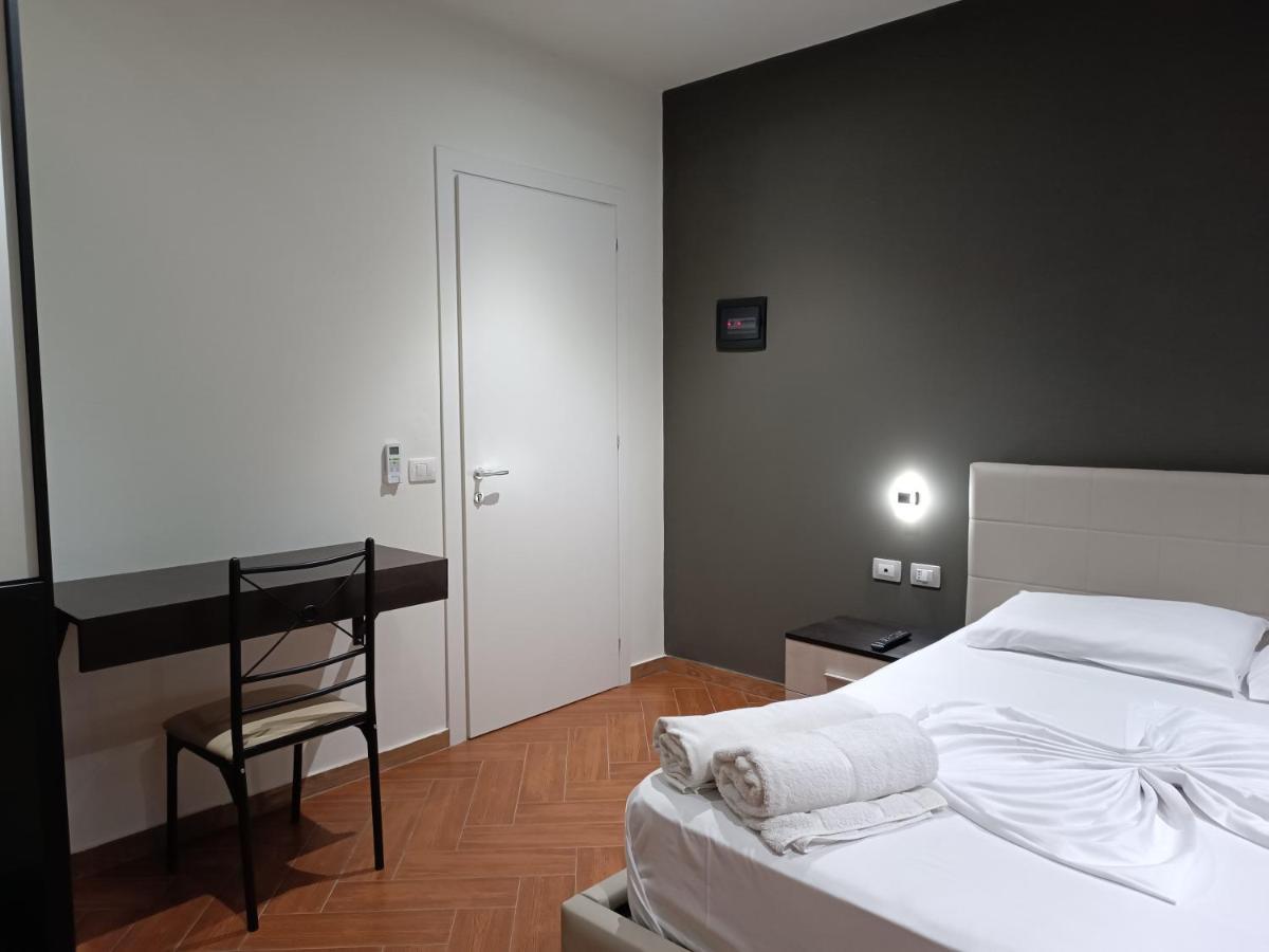 Kavalona Park Hotel Vlore Bagian luar foto