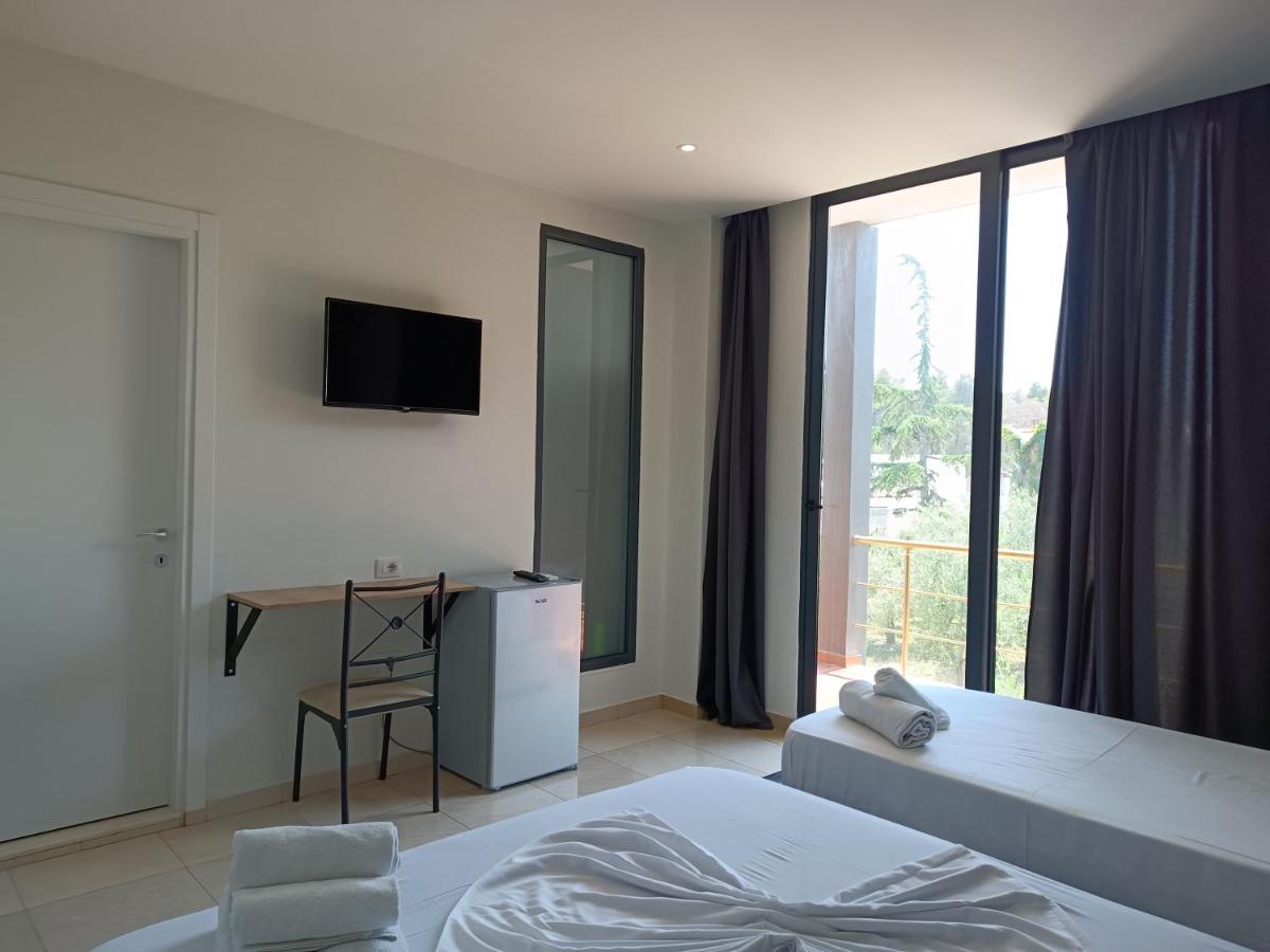 Kavalona Park Hotel Zvernec Bagian luar foto