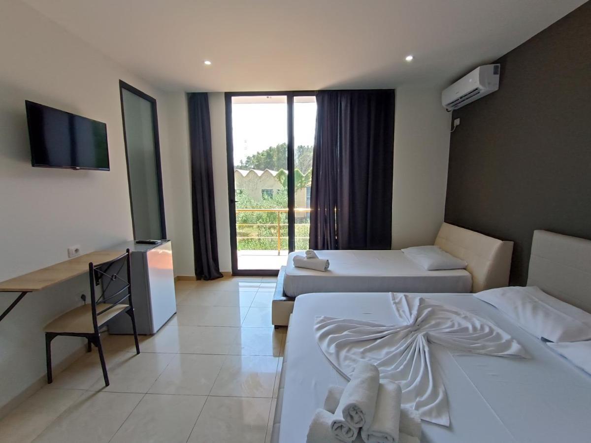 Kavalona Park Hotel Vlore Bagian luar foto