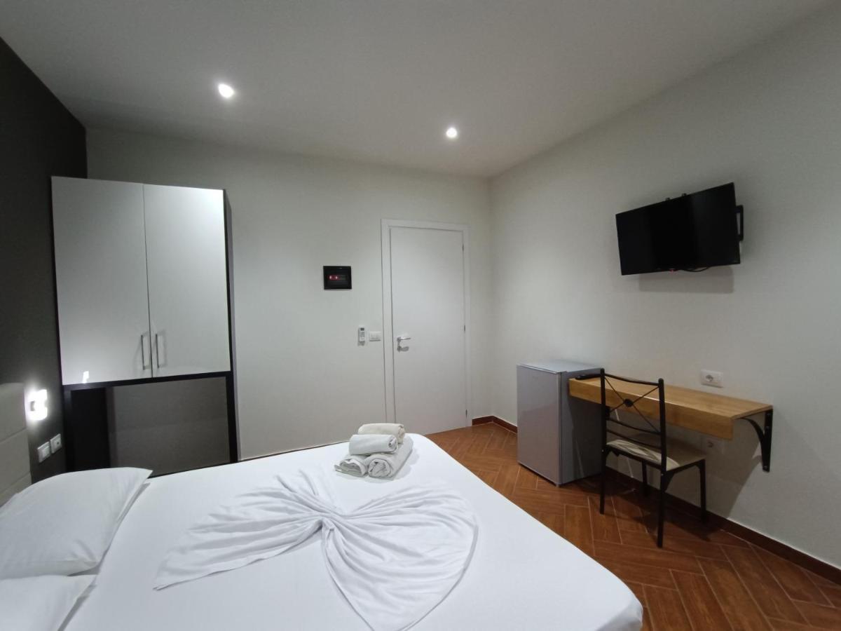 Kavalona Park Hotel Vlore Bagian luar foto