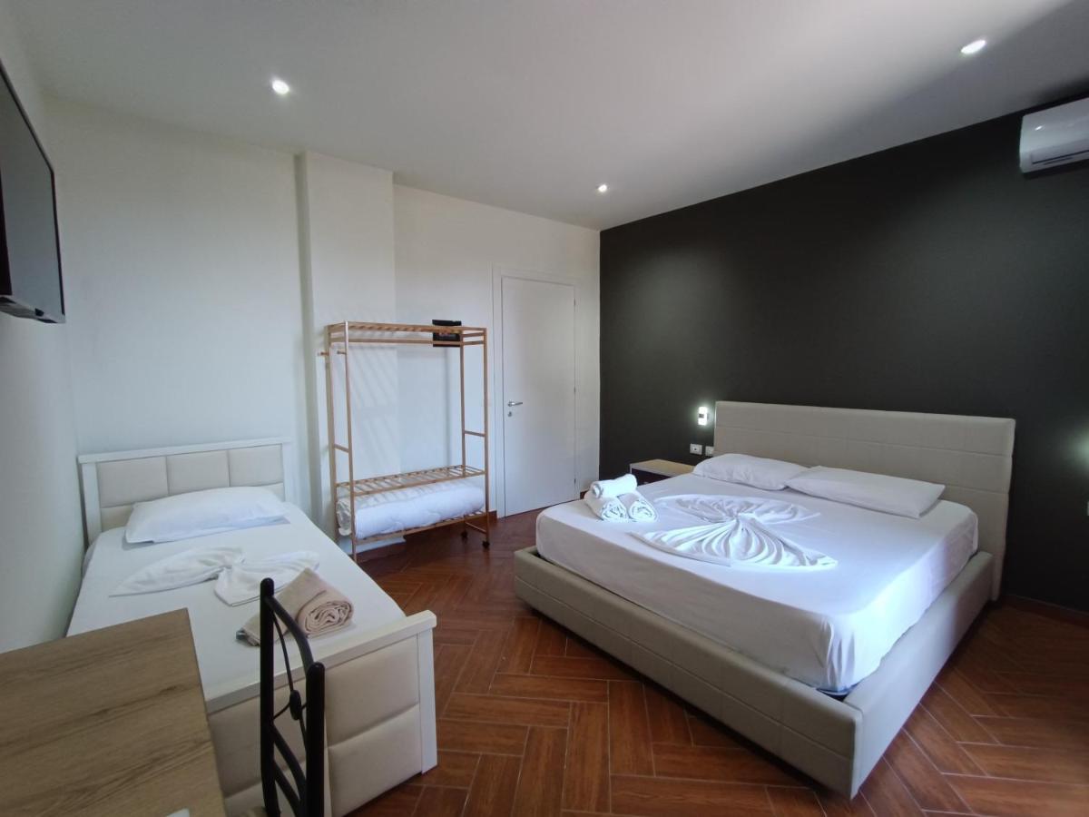 Kavalona Park Hotel Vlore Bagian luar foto