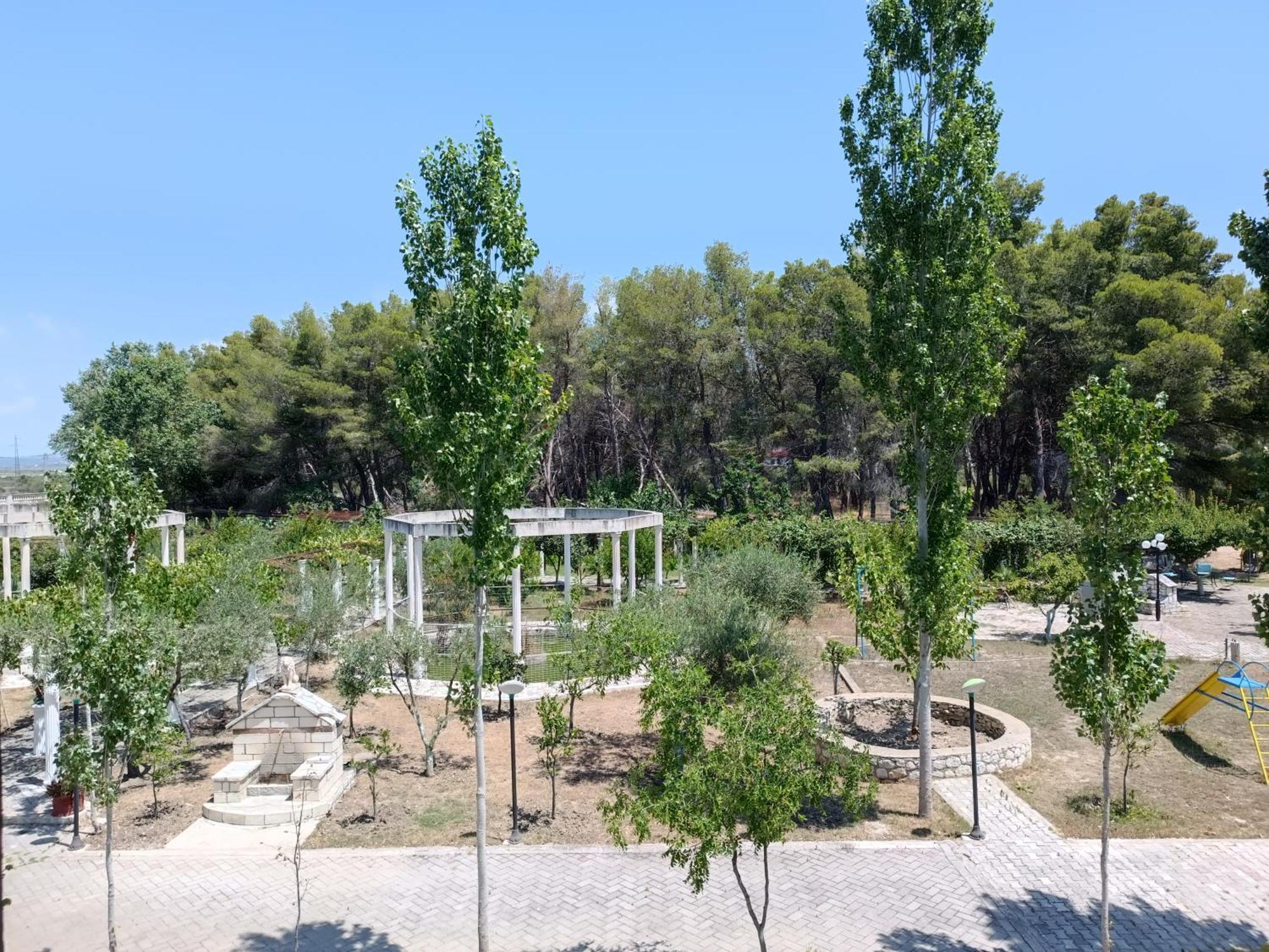 Kavalona Park Hotel Zvernec Ruang foto