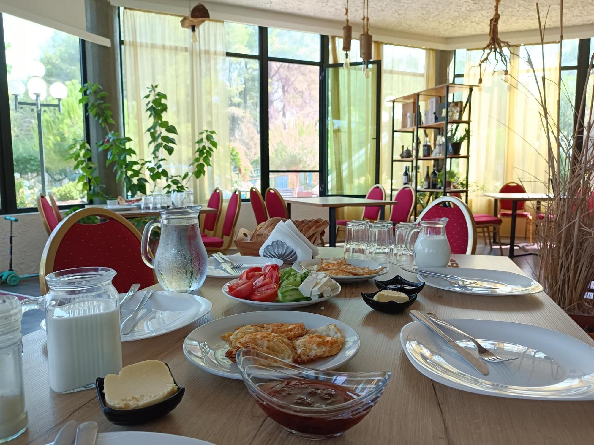 Kavalona Park Hotel Zvernec Bagian luar foto