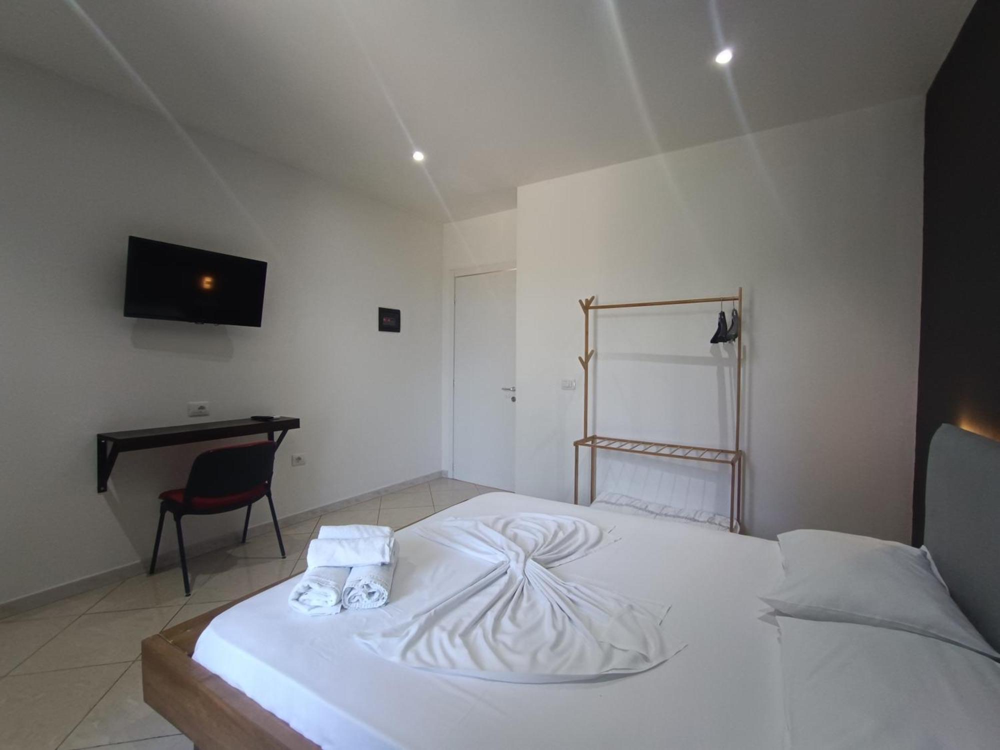 Kavalona Park Hotel Vlore Ruang foto