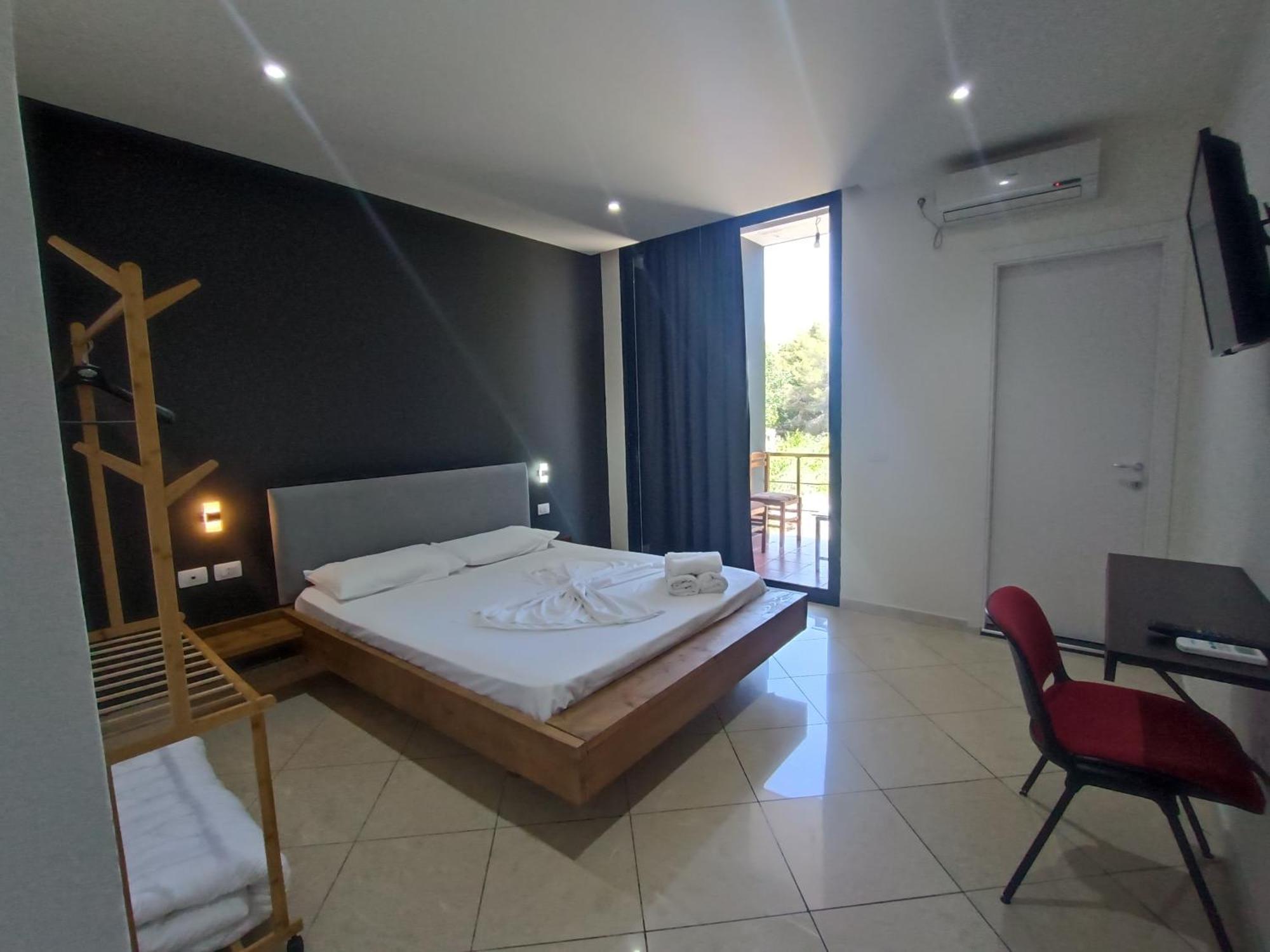 Kavalona Park Hotel Vlore Ruang foto