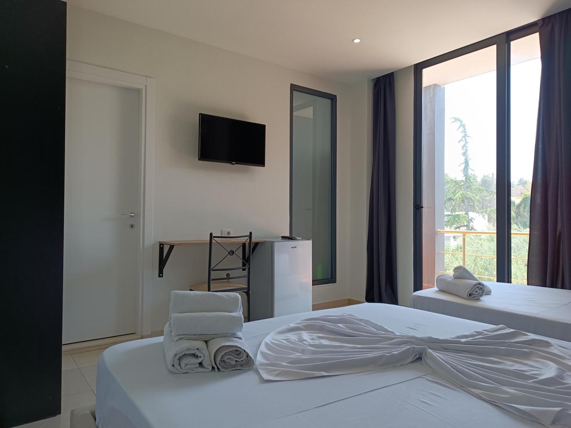 Kavalona Park Hotel Vlore Ruang foto