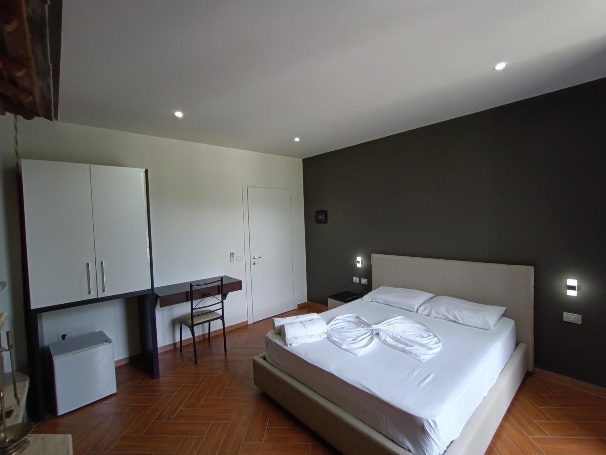 Kavalona Park Hotel Vlore Ruang foto