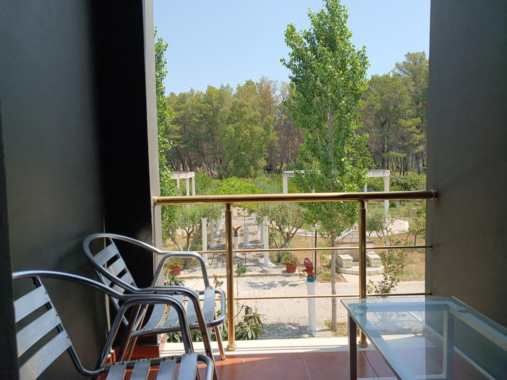 Kavalona Park Hotel Zvernec Ruang foto
